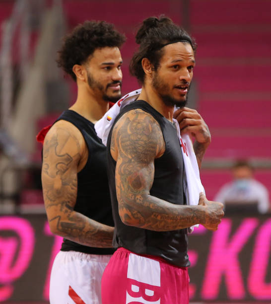 八名球员集 八名球员集