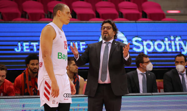 又因伤缺阵 又因伤缺阵